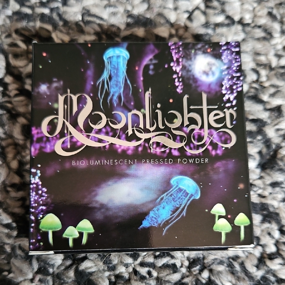 Bioluminescent Pressed Powder - Centipede